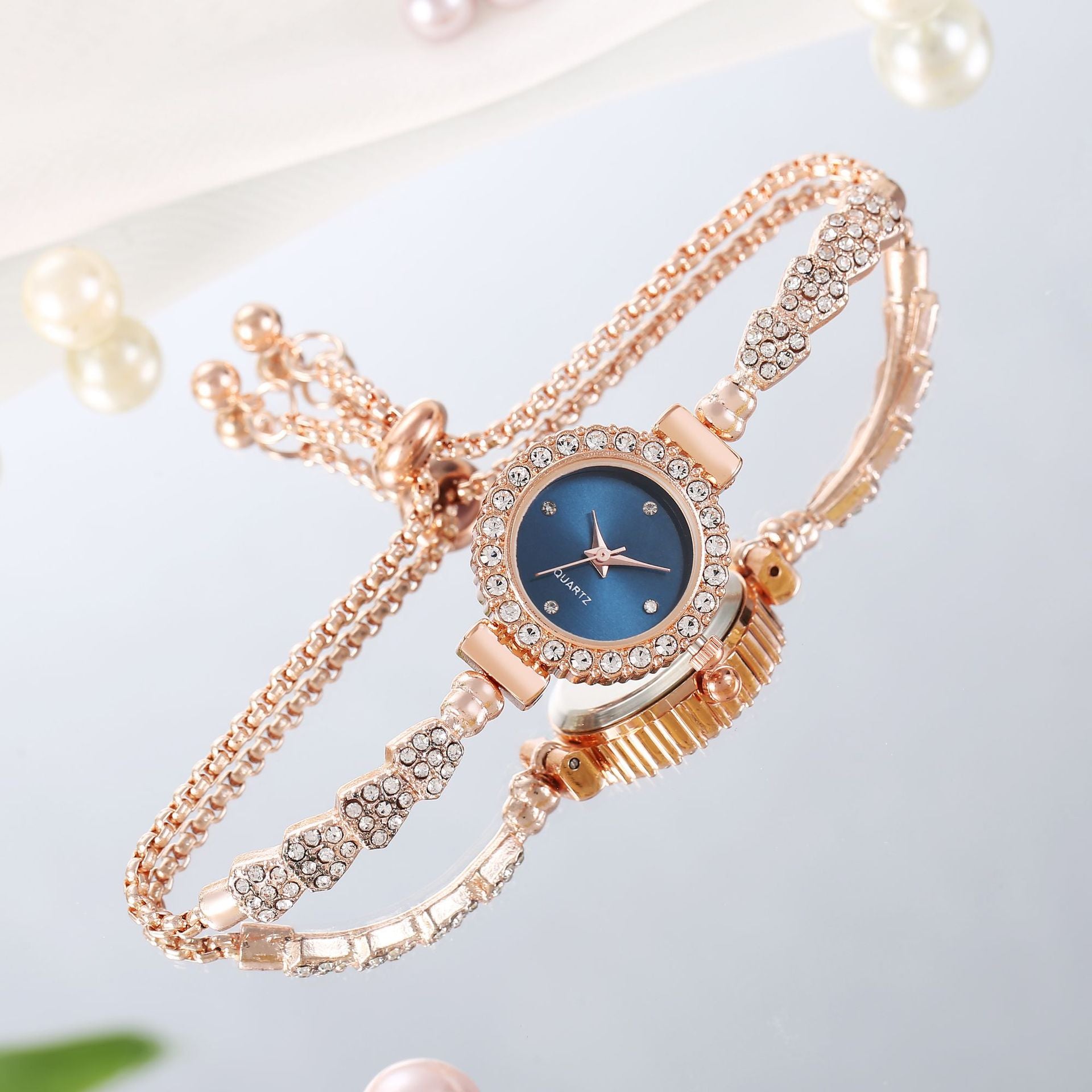 Luxury Gold Women’s Watch with Elegant Fine Strap Fashion Bracelet Design