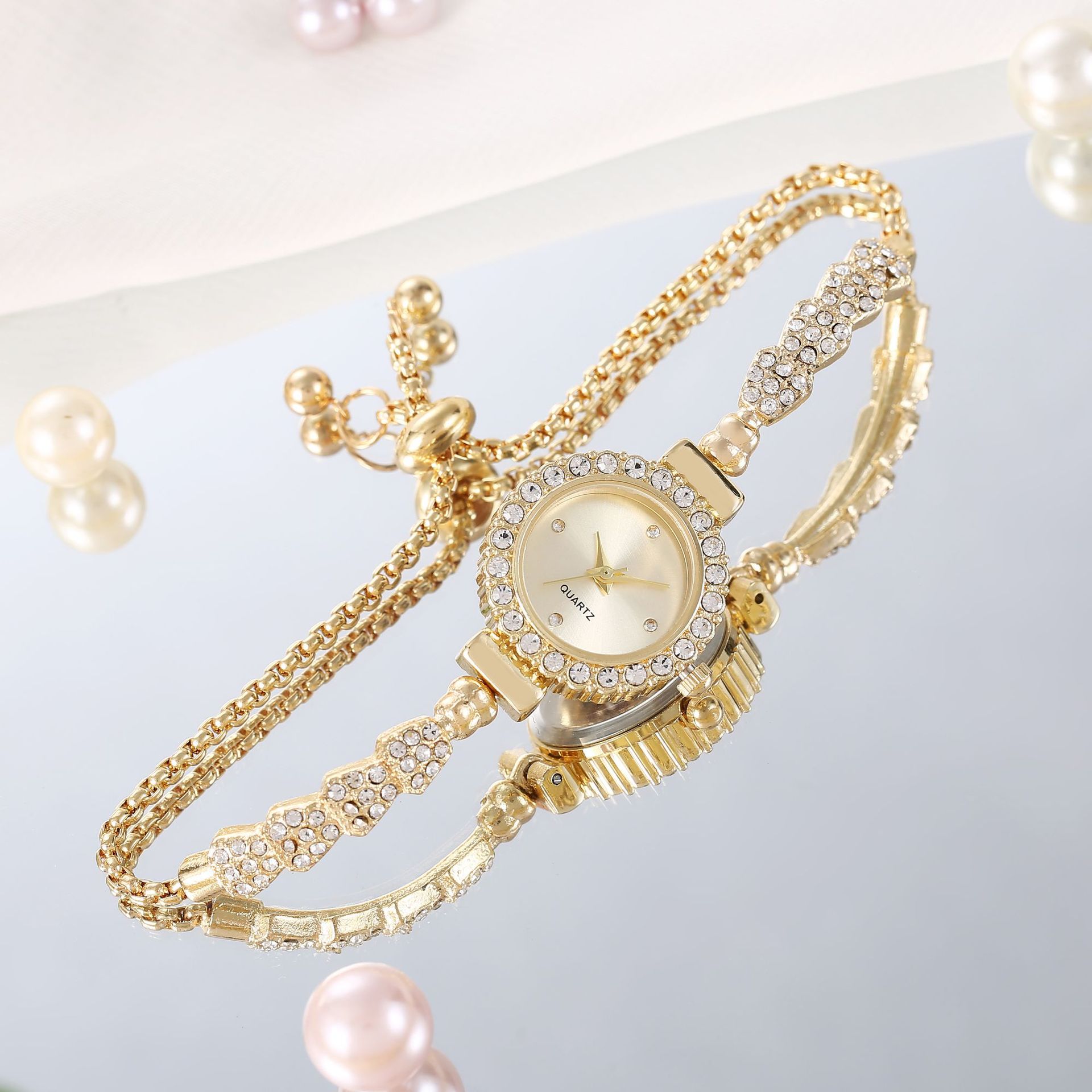 Luxury Gold Women’s Watch with Elegant Fine Strap Fashion Bracelet Design