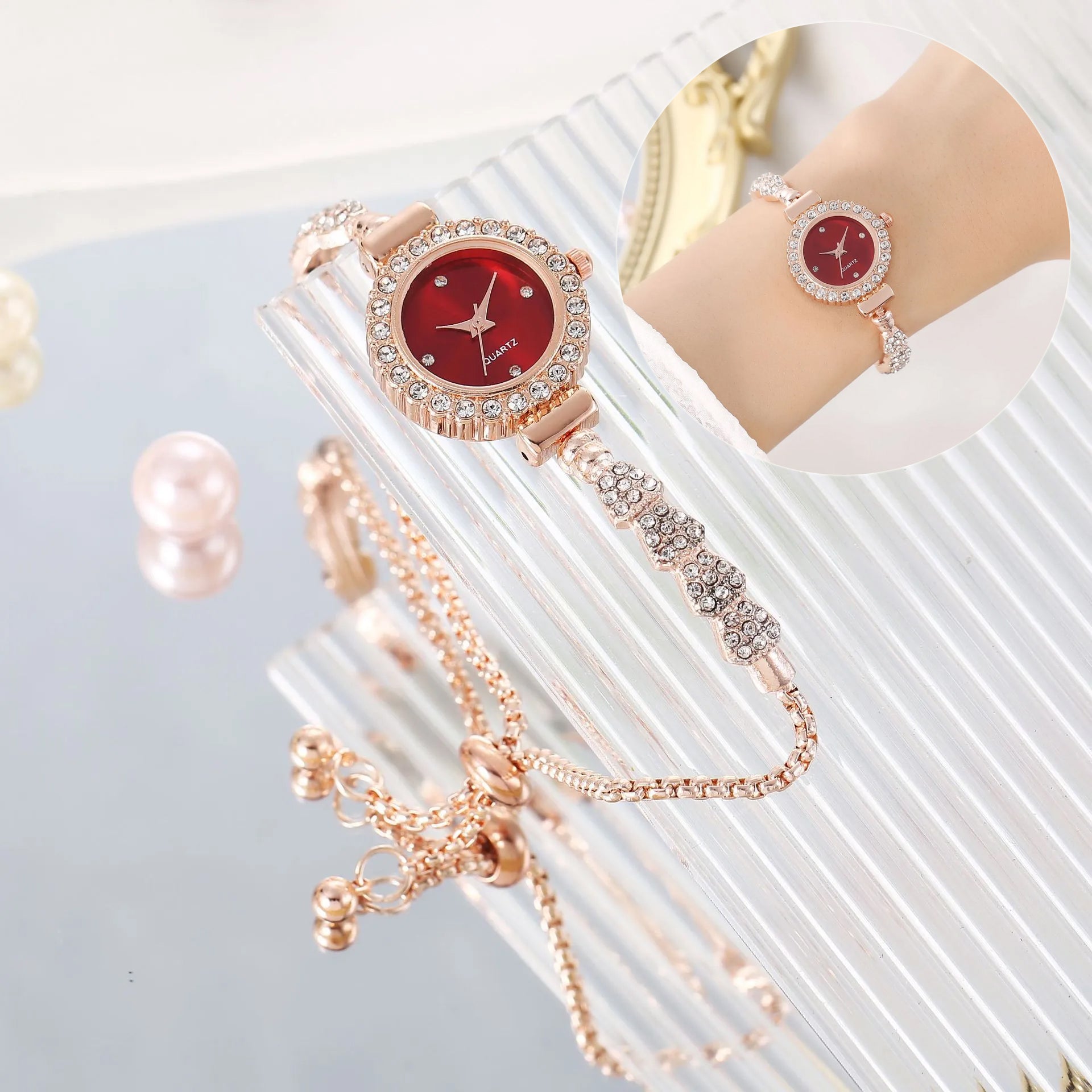Luxury Gold Women’s Watch with Elegant Fine Strap Fashion Bracelet Design