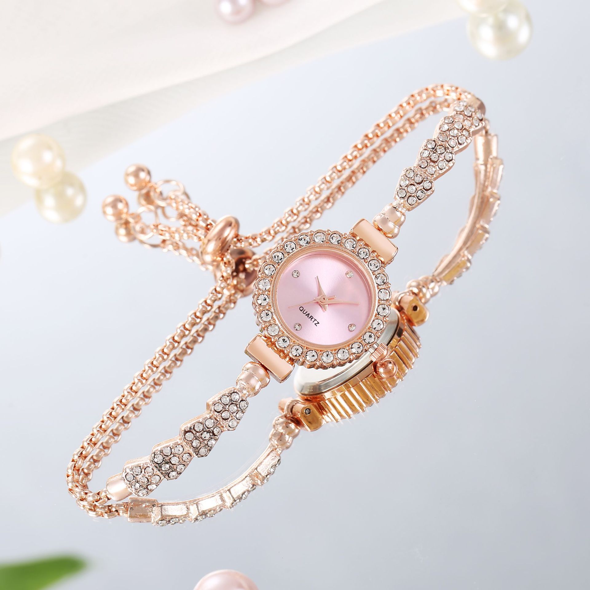 Luxury Gold Women’s Watch with Elegant Fine Strap Fashion Bracelet Design