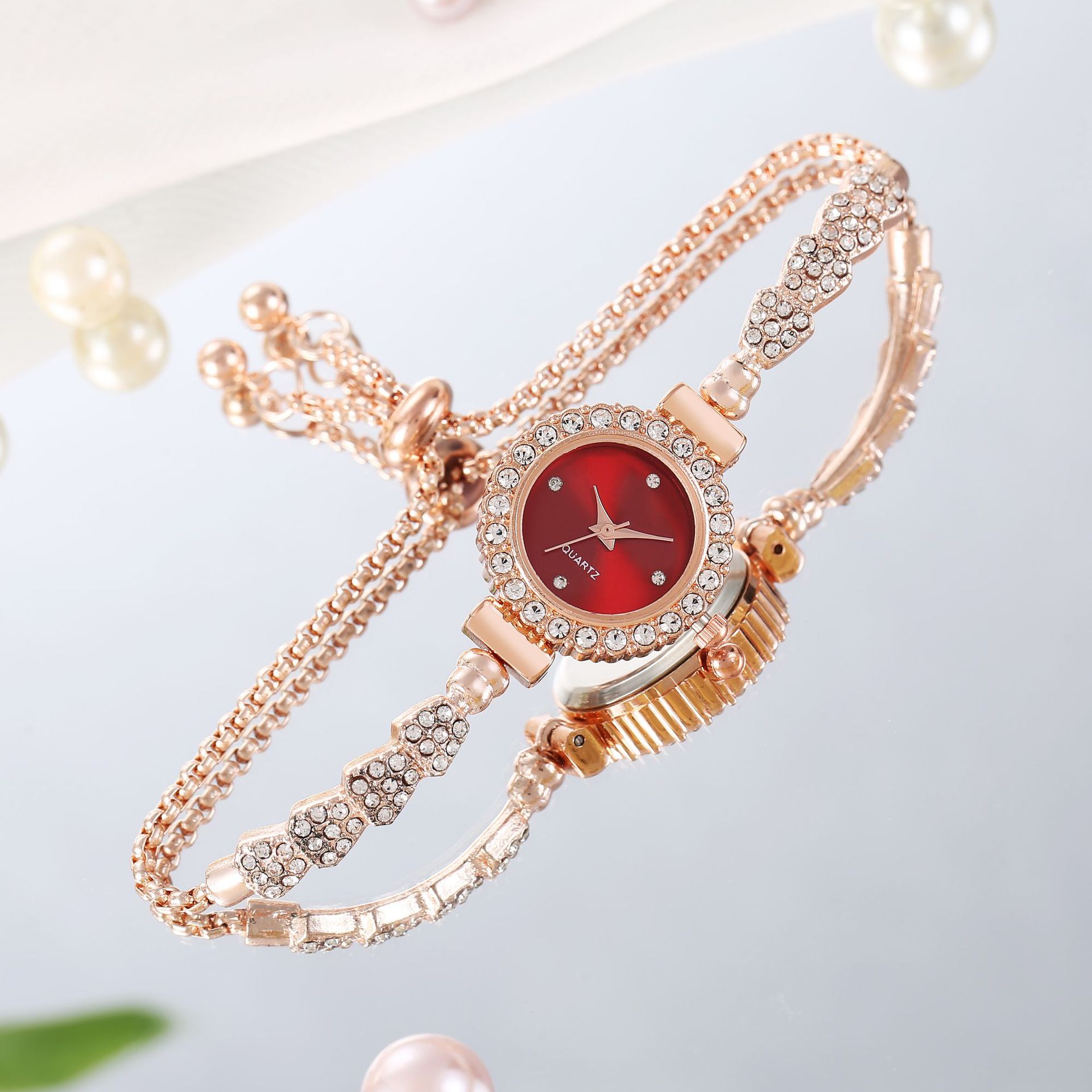 Luxury Gold Women’s Watch with Elegant Fine Strap Fashion Bracelet Design